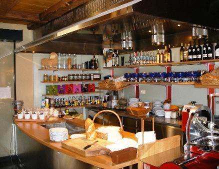Hotel Chez Gilles Resto Bar Sa